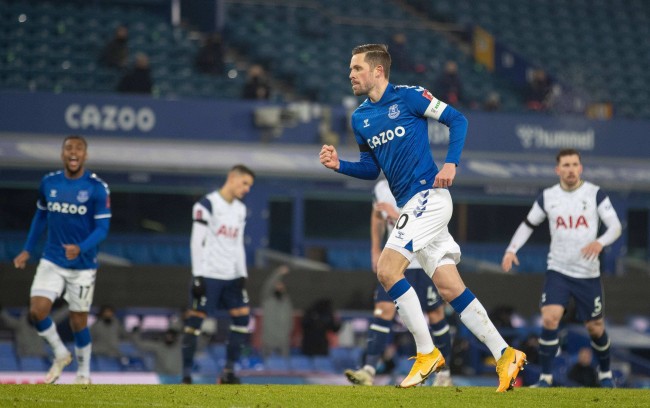 自己距离胜 自己距离胜